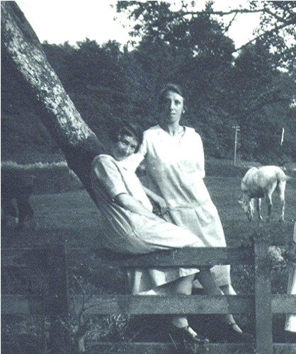 mary wright with cousin margaret